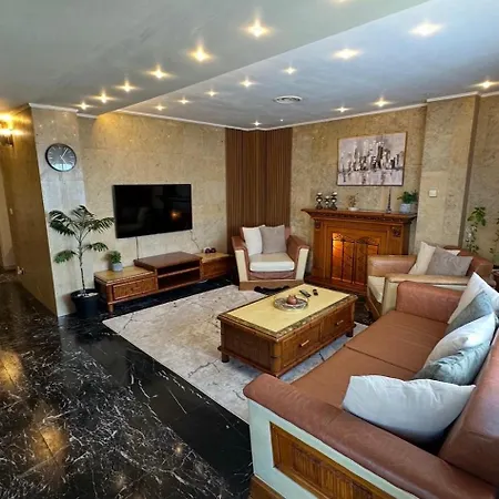 公寓 - 3 Bedroom Near 康斯坦察