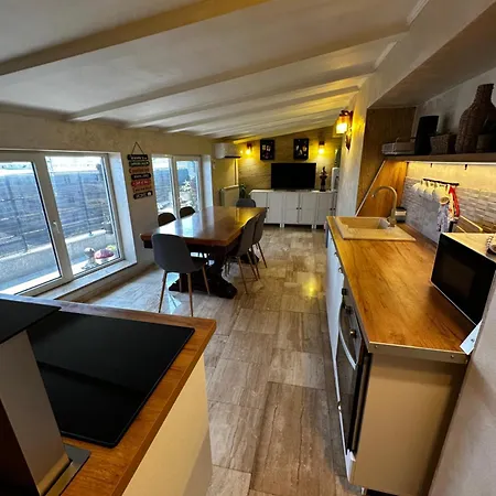 - 3 Bedroom Near 公寓 康斯坦察