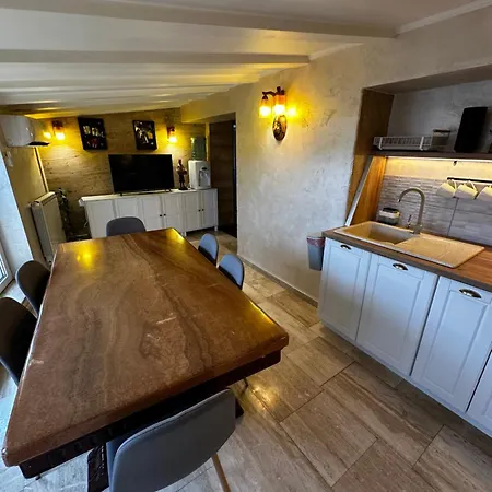 - 3 Bedroom Near 公寓 康斯坦察