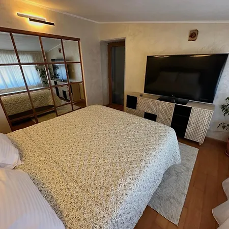- 3 Bedroom Near Apartment