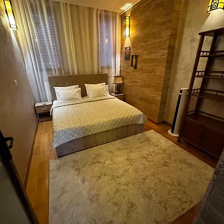 - 3 Bedroom Near Apartment *