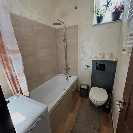- 3 Bedroom Near 康斯坦察